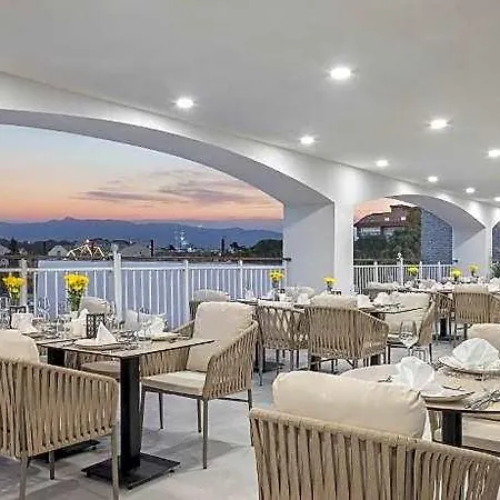 Arcanus Trendline Side Hotel